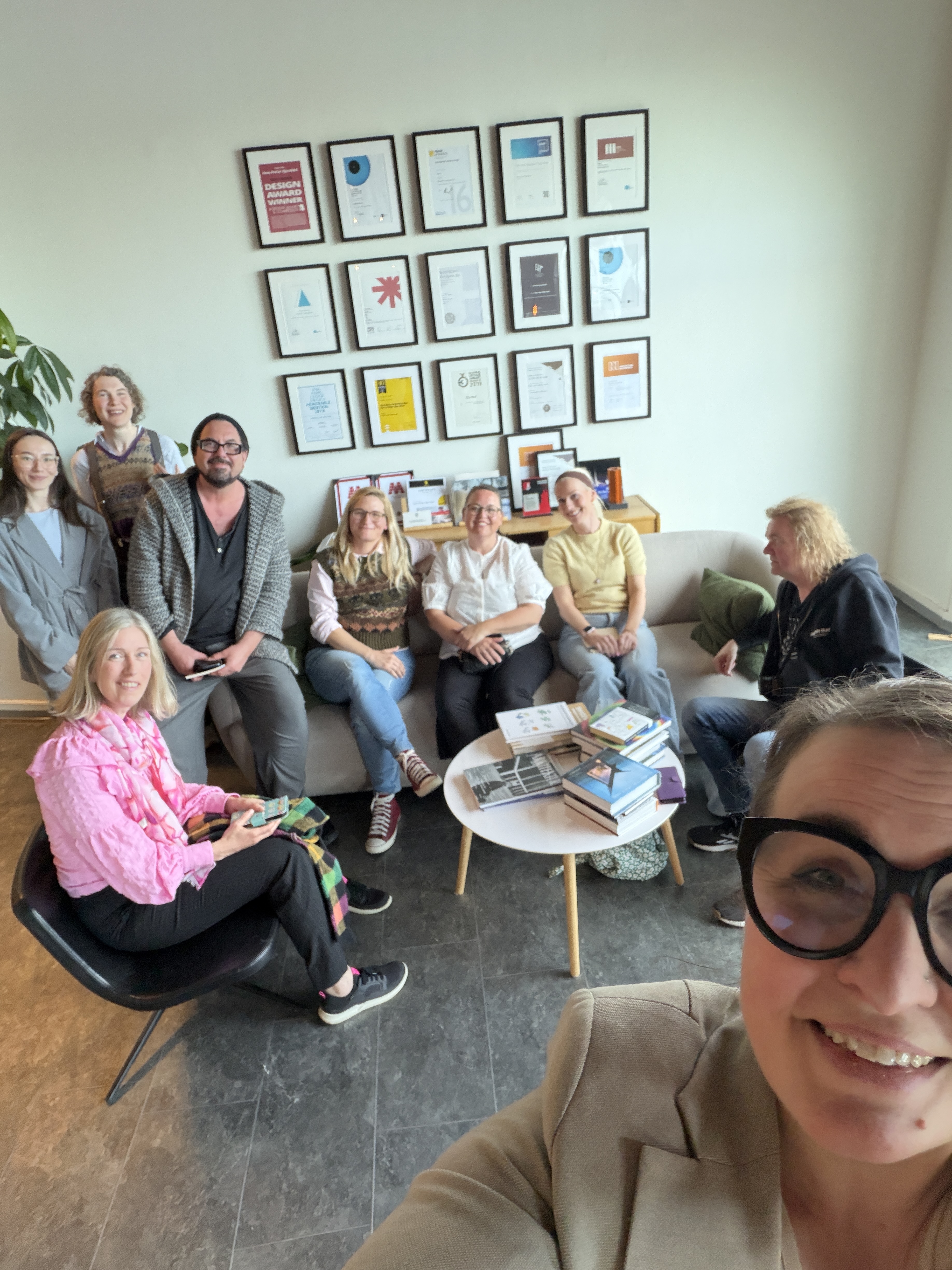 Medlemmer samlet i sofakroken